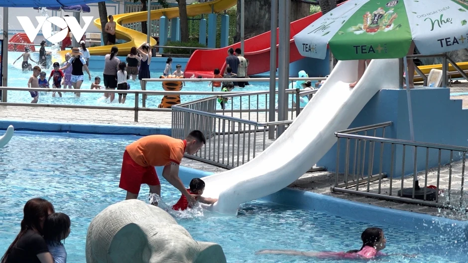 Nghỉ lễ 30/4 - 1/5, nhiều người ở Hà Nội chọn du lịch nội đô