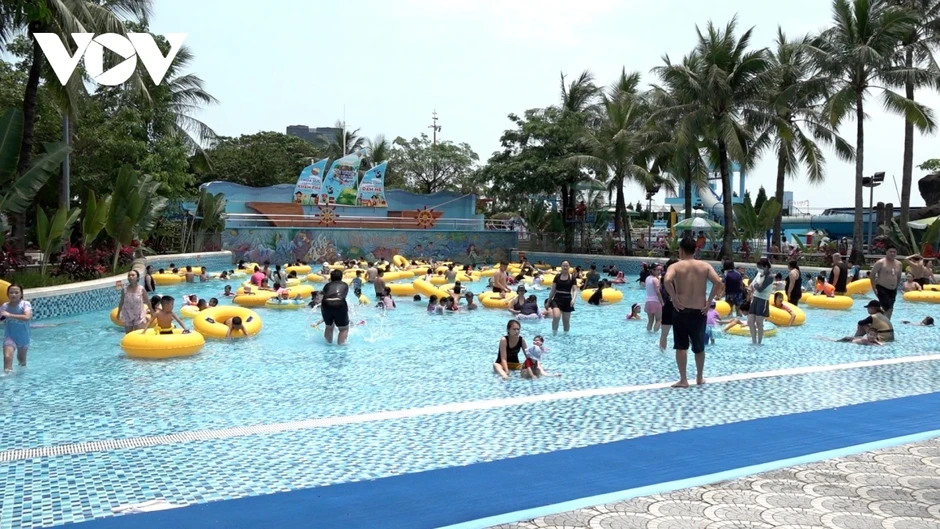 Nghỉ lễ 30/4 - 1/5, nhiều người ở Hà Nội chọn du lịch nội đô