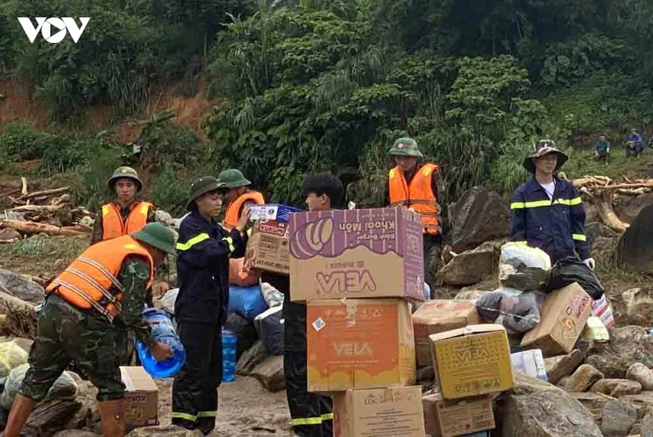 Nghĩa đồng bào sau lũ dữ Mường Than Nghĩa đồng bào sau lũ dữ Mường Than
