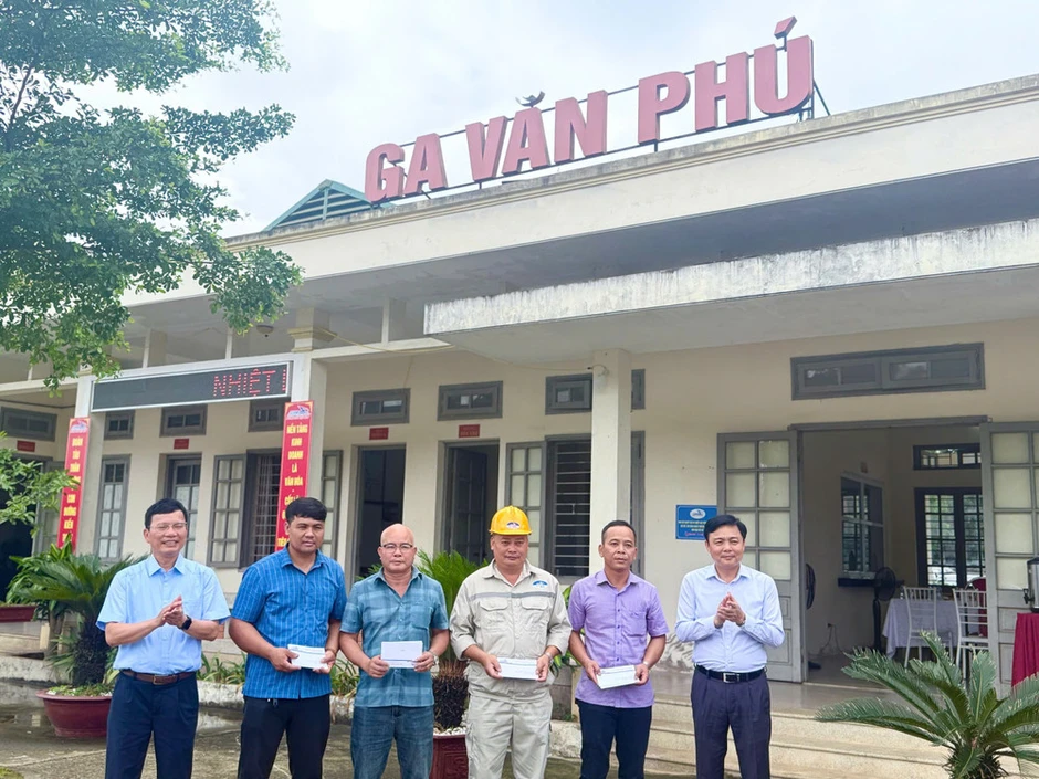 Nghĩa tình ngành đường sắt trên những cung đường gian khó Nghĩa tình ngành đường sắt trên những cung đường gian khó