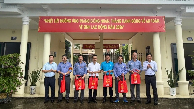 Nghĩa tình ngành đường sắt trên những cung đường gian khó Nghĩa tình ngành đường sắt trên những cung đường gian khó