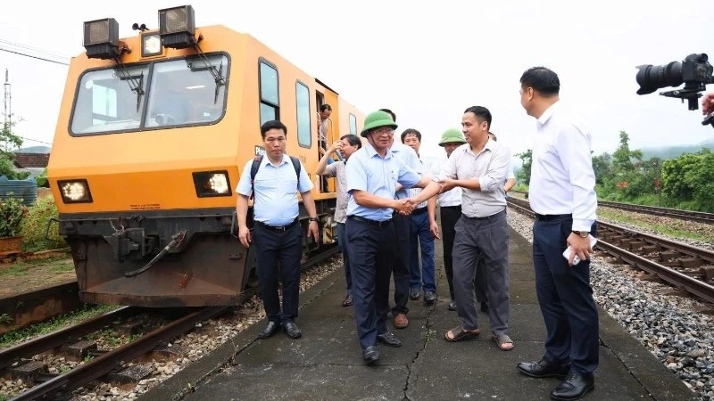 Nghĩa tình ngành đường sắt trên những cung đường gian khó Nghĩa tình ngành đường sắt trên những cung đường gian khó