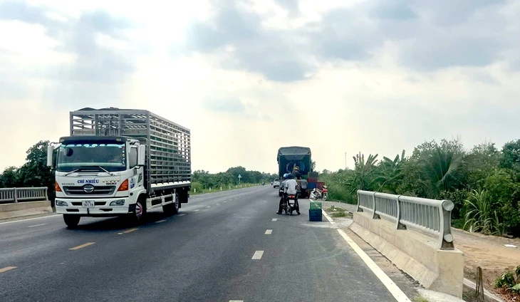 Nghiên cứu giải pháp đảm bảo an toàn tại điểm cuối tuyến tránh Cao Lãnh giao với quốc lộ 30 Nghiên cứu giải pháp đảm bảo an toàn tại điểm cuối tuyến tránh Cao Lãnh giao với quốc lộ 30