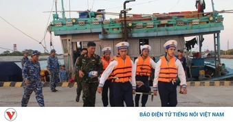 Ngư dân bị tai nạn lao động được cứu chữa kịp thời tại đảo Song Tử Tây