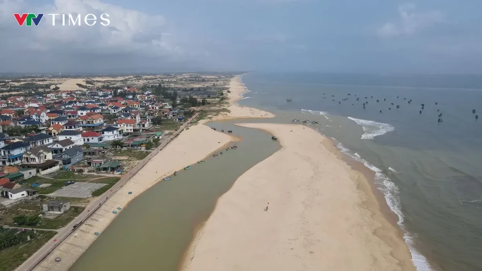 Ngư dân Quảng Trị “canh nước” ra khơi vì cửa lạch bị bồi lấp Ngư dân Quảng Trị “canh nước” ra khơi vì cửa lạch bị bồi lấp
