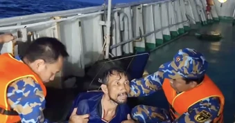 Ngư dân sống sót sau 4 ngày trôi dạt giữa biển: 'Động lực của tôi là hai đứa con'