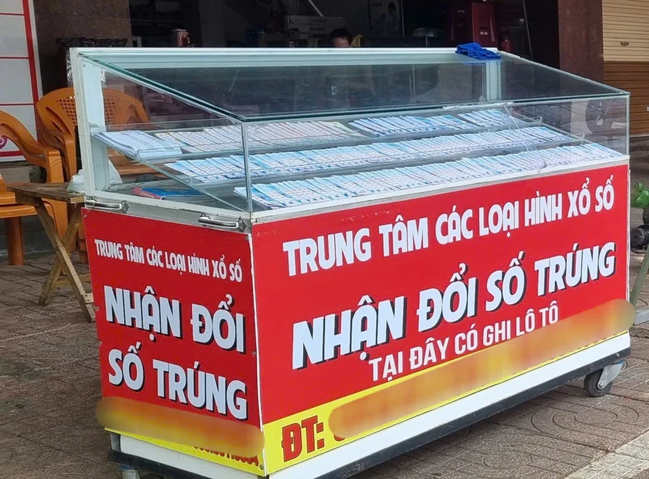 Người bán vé số nghèo khổ mất tiền vì đại lý in nhầm kết quả trúng thưởng Người bán vé số nghèo khổ mất tiền vì đại lý in nhầm kết quả trúng thưởng