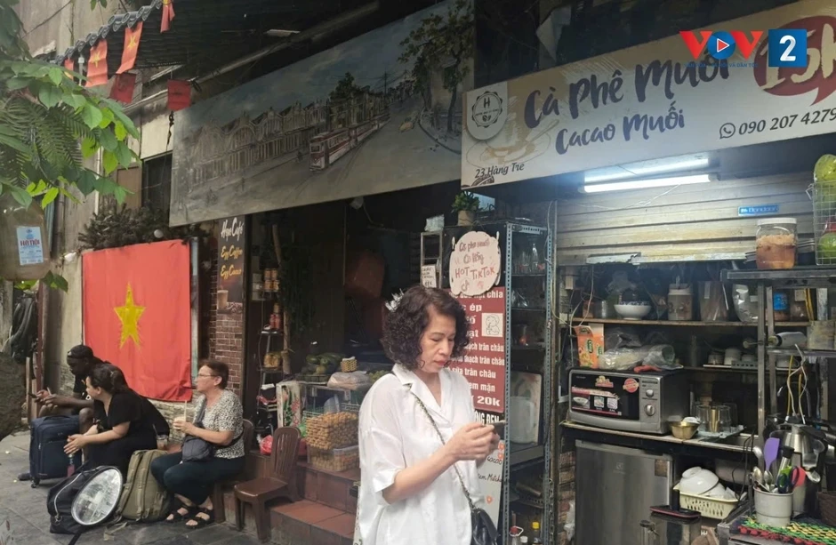 Người cao tuổi truy cập mạng xã hội nên hay không? Một số lưu ý quan trọng