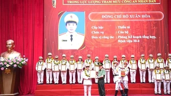 Người chiến sĩ “áo trắng” tận tâm với công việc, hết lòng vì người bệnh