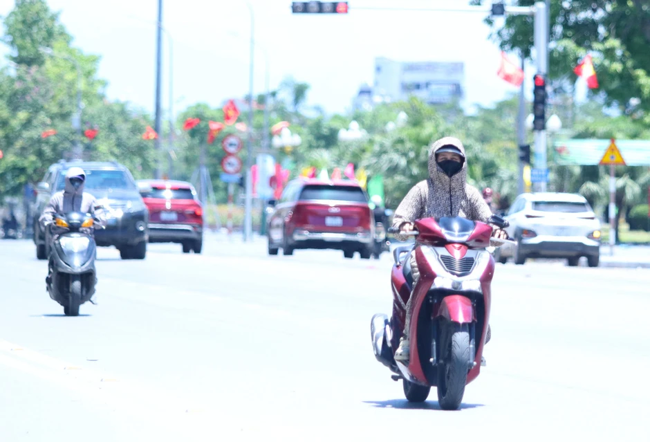 Người dân Bắc Trung Bộ quay quắt trong nắng nóng gay gắt Người dân Bắc Trung Bộ quay quắt trong nắng nóng gay gắt