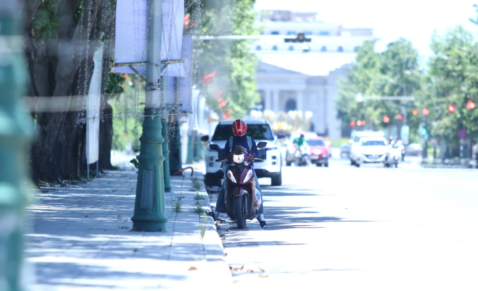 Người dân Bắc Trung Bộ quay quắt trong nắng nóng gay gắt Người dân Bắc Trung Bộ quay quắt trong nắng nóng gay gắt
