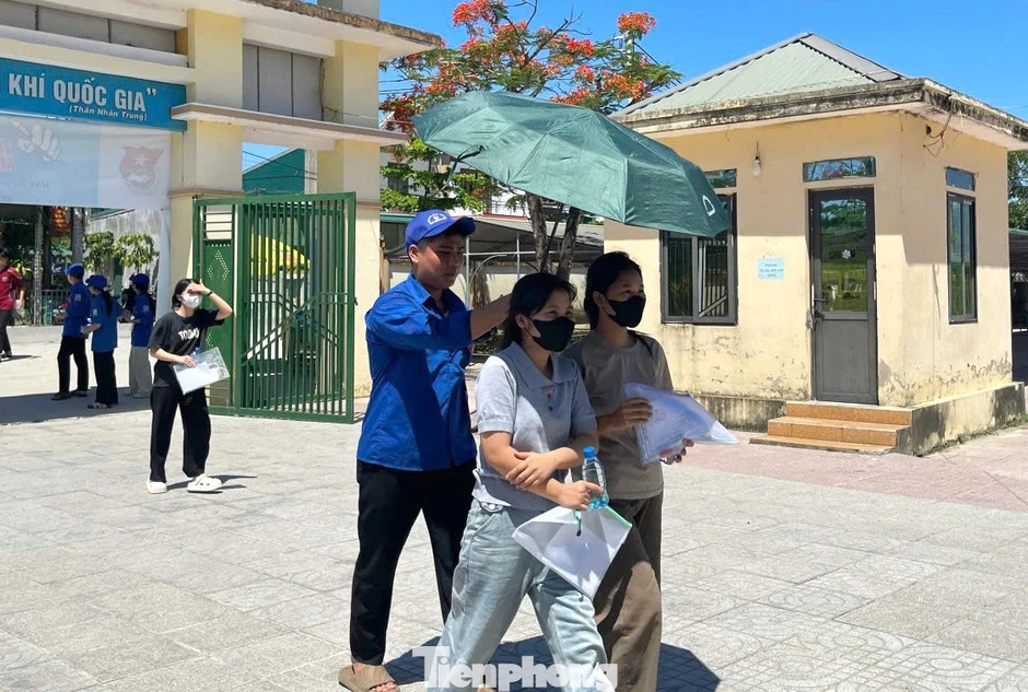 Người dân Bắc Trung Bộ quay quắt trong nắng nóng gay gắt Người dân Bắc Trung Bộ quay quắt trong nắng nóng gay gắt