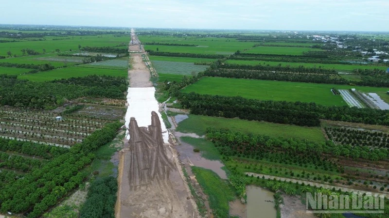 Người dân bức xúc vì tuyến cao tốc Mỹ An-Cao Lãnh thiếu đường dân sinh Người dân bức xúc vì tuyến cao tốc Mỹ An-Cao Lãnh thiếu đường dân sinh