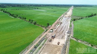 Người dân bức xúc vì tuyến cao tốc Mỹ An-Cao Lãnh thiếu đường dân sinh