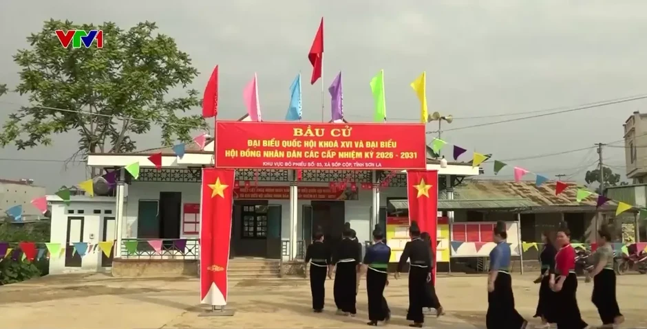 Người dân cả nước nô nức đi bỏ phiếu Người dân cả nước nô nức đi bỏ phiếu