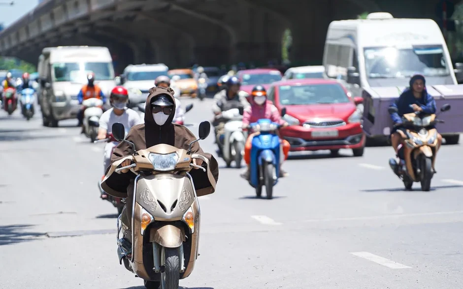 Người dân cần chủ động ứng phó đợt nắng nóng diện rộng đầu tiên Người dân cần chủ động ứng phó đợt nắng nóng diện rộng đầu tiên