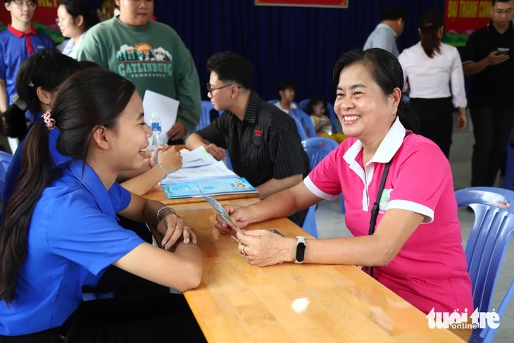 Người dân Cát Lái vui mừng khi phường có điểm hỗ trợ dịch vụ công trực tuyến Người dân Cát Lái vui mừng khi phường có điểm hỗ trợ dịch vụ công trực tuyến