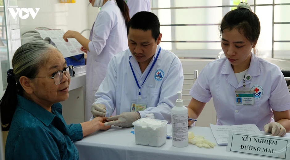 Người dân Đà Nẵng phấn khởi được khám sức khỏe miễn phí Người dân Đà Nẵng phấn khởi được khám sức khỏe miễn phí