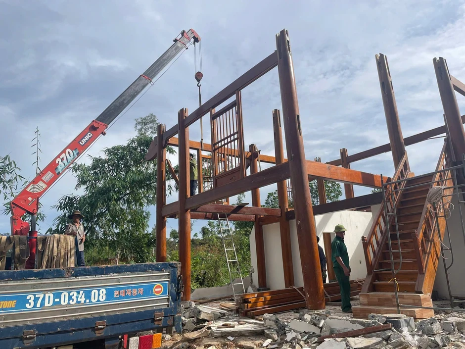 Người dân dỡ nhà, di dời mồ mả, bàn giao mặt bằng cho cao tốc 24.000 tỷ đồng Người dân dỡ nhà, di dời mồ mả, bàn giao mặt bằng cho cao tốc 24.000 tỷ đồng