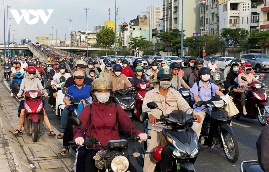 Người dân đổ về TP.HCM sau nghỉ lễ, giao thông ngày đầu đi làm đông đúc Người dân đổ về TP.HCM sau nghỉ lễ, giao thông ngày đầu đi làm đông đúc