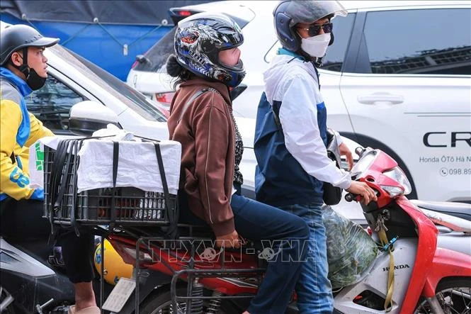 Người dân đồng loạt trở về Hà Nội sau nghỉ lễ, cửa ngõ Thủ đô đông kín