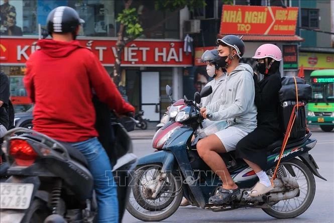 Người dân đồng loạt trở về Hà Nội sau nghỉ lễ, cửa ngõ Thủ đô đông kín