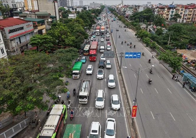 Người dân đồng loạt trở về Hà Nội sau nghỉ lễ, cửa ngõ Thủ đô đông kín