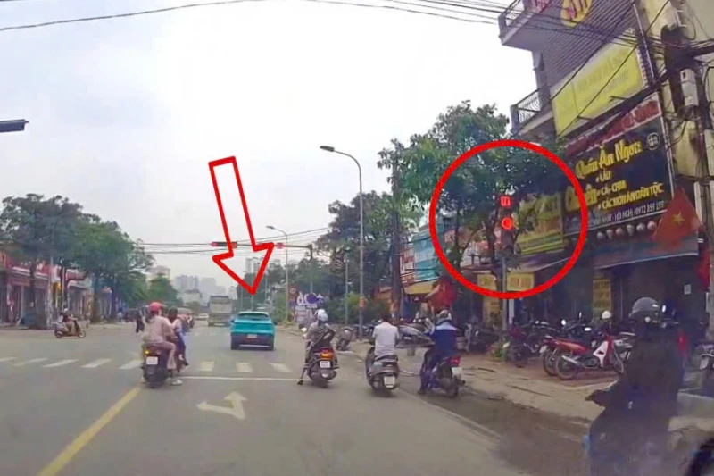Người dân ghi hình báo CSGT, tài xế taxi vượt đèn đỏ bị phạt 19 triệu đồng