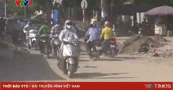 Người dân Hà Nội ngột ngạt vì bụi ô nhiễm từ công trường
