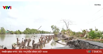 Người dân, học sinh chật vật vì sụt lún đường cặp kênh Đông Hưng (Cà Mau)
