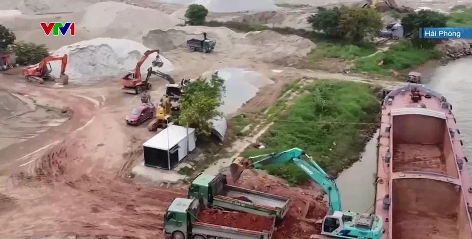 Người dân khốn khổ vì bãi vật liệu xây dựng “bủa vây” khu dân cư Người dân khốn khổ vì bãi vật liệu xây dựng “bủa vây” khu dân cư