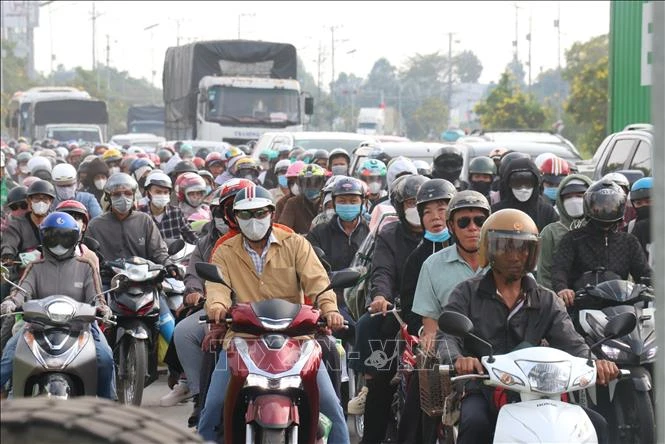 Người dân miền Tây đổ về quê nghỉ lễ, lưu lượng giao thông tăng cao Người dân miền Tây đổ về quê nghỉ lễ, lưu lượng giao thông tăng cao