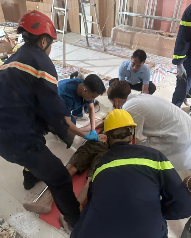 Người đàn ông bị mắc kẹt trong thang máy ở Phú Thọ đã tử vong