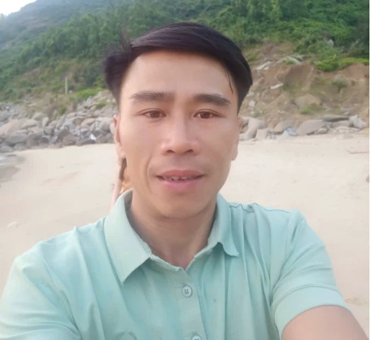 Người đàn ông cứu em nhỏ thoát đuối nước khi cùng bạn đang livestream trong rừng Người đàn ông cứu em nhỏ thoát đuối nước khi cùng bạn đang livestream trong rừng