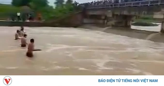 Người đàn ông mất tích nghi rơi xuống khe nước ở Nghệ An