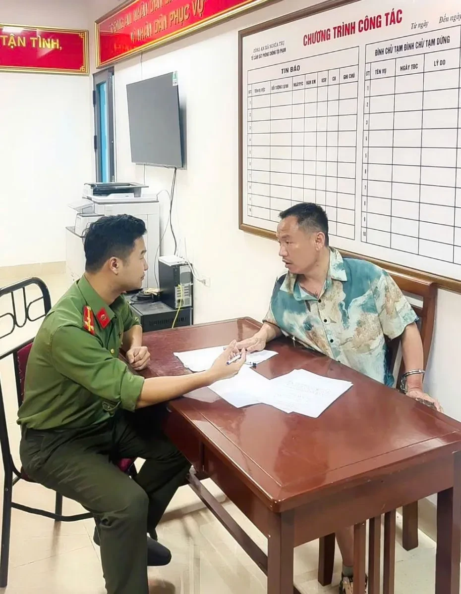 Người đàn ông nước ngoài nổ súng sau va chạm giao thông ở Hưng Yên Người đàn ông nước ngoài nổ súng sau va chạm giao thông ở Hưng Yên