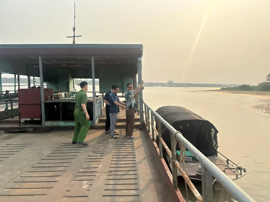 Người đàn ông nước ngoài nổ súng sau va chạm giao thông ở Hưng Yên Người đàn ông nước ngoài nổ súng sau va chạm giao thông ở Hưng Yên