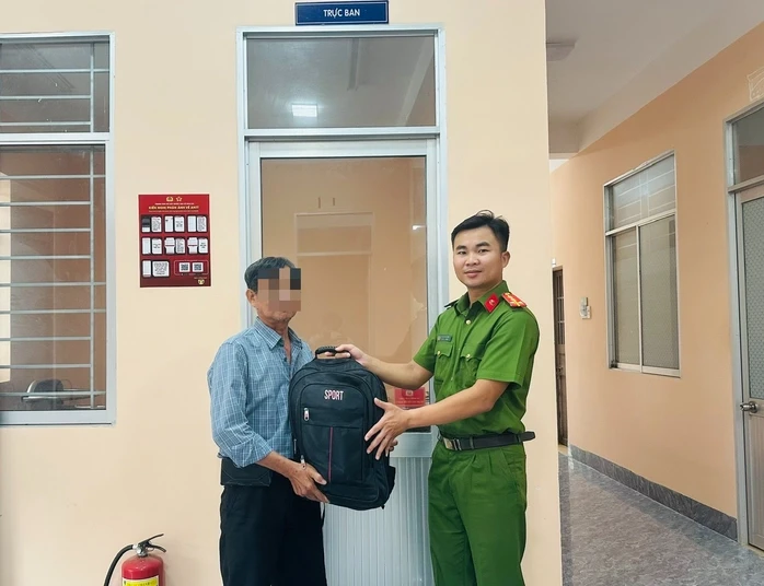 Người đàn ông ở Tây Ninh nhặt được balô chứa nhiều vàng, tiền Người đàn ông ở Tây Ninh nhặt được balô chứa nhiều vàng, tiền