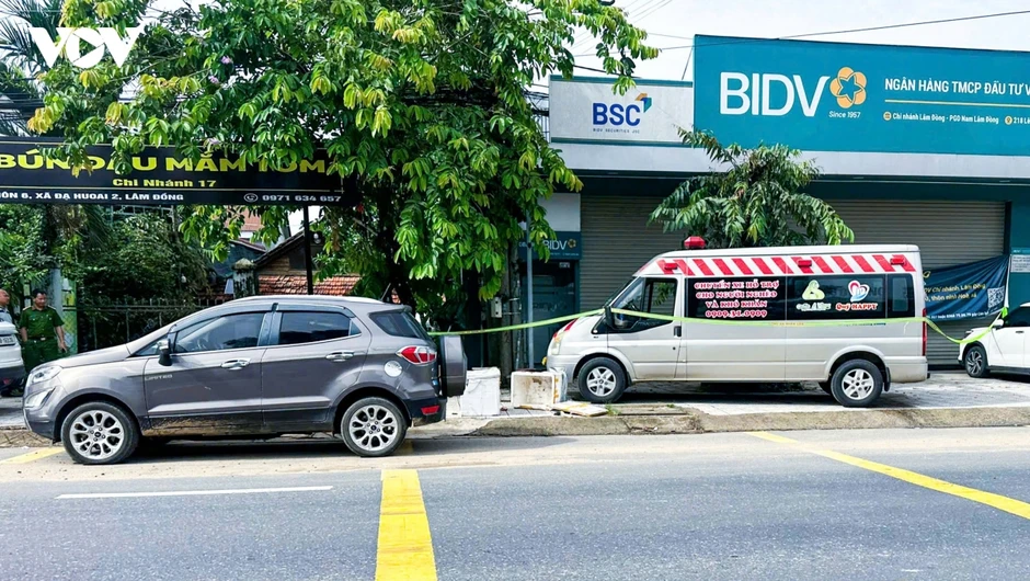 Người đàn ông tử vong trên vỉa hè Quốc lộ 20 ở Lâm Đồng Người đàn ông tử vong trên vỉa hè Quốc lộ 20 ở Lâm Đồng
