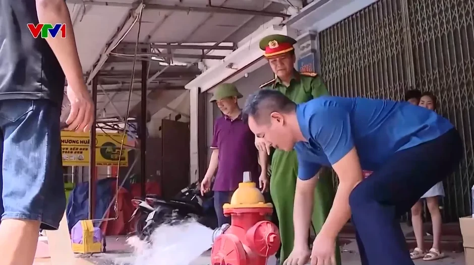 Người dân Phú Thọ góp sức lắp đặt trụ nước chữa cháy Người dân Phú Thọ góp sức lắp đặt trụ nước chữa cháy