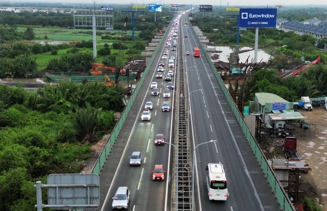 Người dân quay lại TPHCM sau lễ, đường cao tốc và quốc lộ ùn tắc kéo dài Người dân quay lại TPHCM sau lễ, đường cao tốc và quốc lộ ùn tắc kéo dài