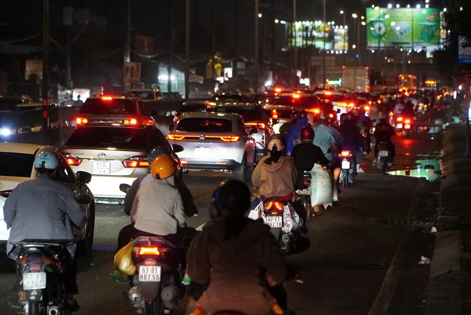 Người dân quay lại TPHCM sau lễ, đường cao tốc và quốc lộ ùn tắc kéo dài Người dân quay lại TPHCM sau lễ, đường cao tốc và quốc lộ ùn tắc kéo dài