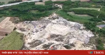 Người dân sống cạnh bãi rác thấp thỏm vì mùi hôi và nước rỉ rác mùa mưa
