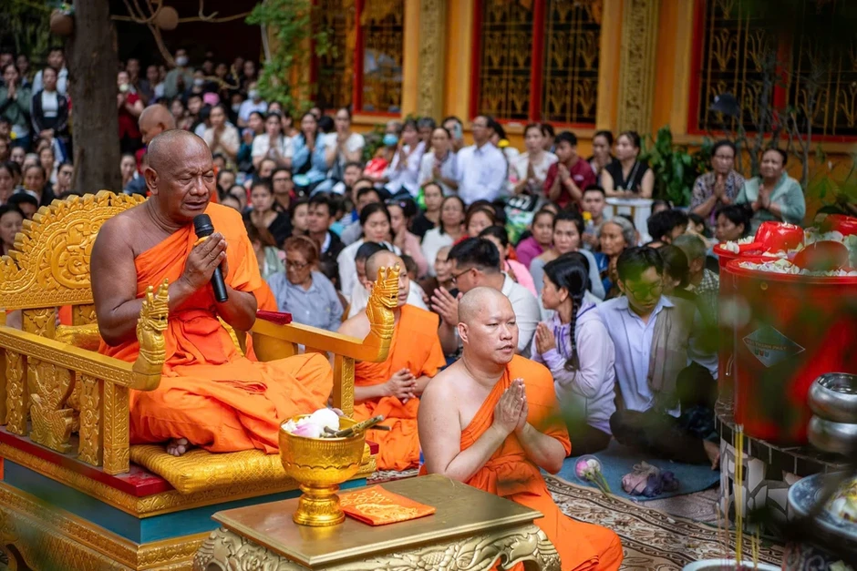 Người dân tại TP.HCM đi chùa tắm Phật, cầu an dịp Tết Chôl Chnăm Thmây Người dân tại TP.HCM đi chùa tắm Phật, cầu an dịp Tết Chôl Chnăm Thmây
