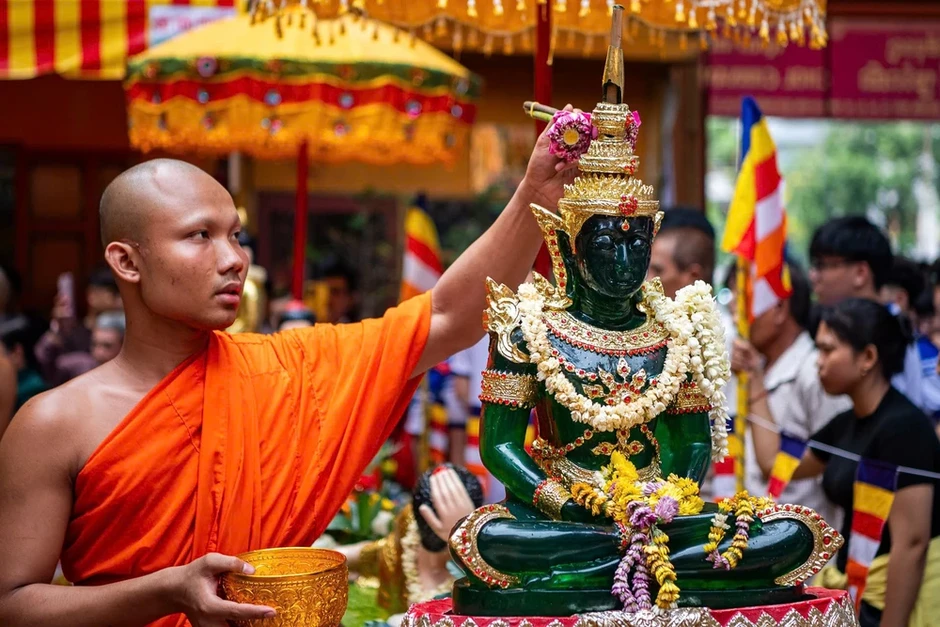 Người dân tại TP.HCM đi chùa tắm Phật, cầu an dịp Tết Chôl Chnăm Thmây Người dân tại TP.HCM đi chùa tắm Phật, cầu an dịp Tết Chôl Chnăm Thmây