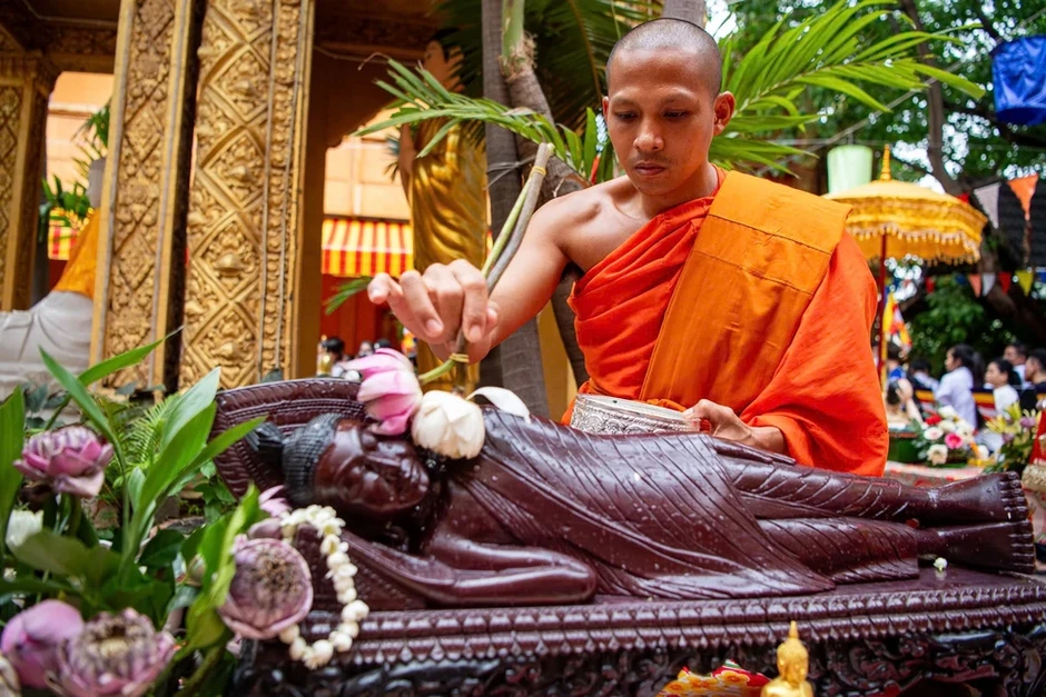 Người dân tại TP.HCM đi chùa tắm Phật, cầu an dịp Tết Chôl Chnăm Thmây Người dân tại TP.HCM đi chùa tắm Phật, cầu an dịp Tết Chôl Chnăm Thmây