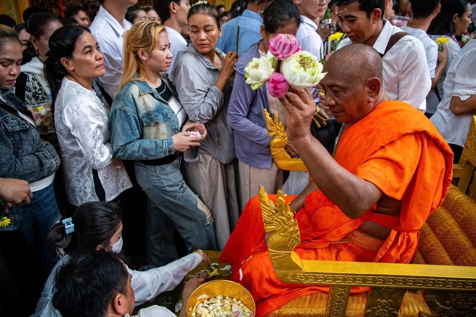 Người dân tại TP.HCM đi chùa tắm Phật, cầu an dịp Tết Chôl Chnăm Thmây Người dân tại TP.HCM đi chùa tắm Phật, cầu an dịp Tết Chôl Chnăm Thmây