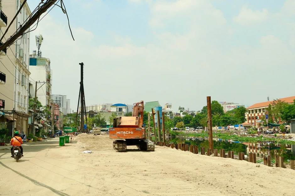 Người dân tháo dỡ nhà, nhường chỗ cho rạch Xuyên Tâm Người dân tháo dỡ nhà, nhường chỗ cho rạch Xuyên Tâm