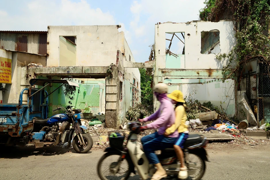 Người dân tháo dỡ nhà, nhường chỗ cho rạch Xuyên Tâm Người dân tháo dỡ nhà, nhường chỗ cho rạch Xuyên Tâm