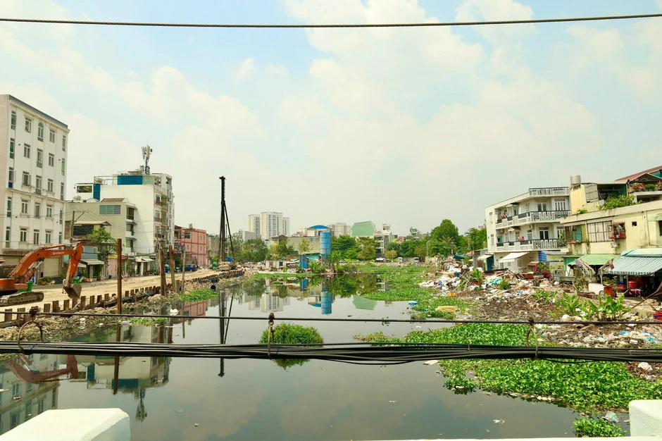 Người dân tháo dỡ nhà, nhường chỗ cho rạch Xuyên Tâm Người dân tháo dỡ nhà, nhường chỗ cho rạch Xuyên Tâm
